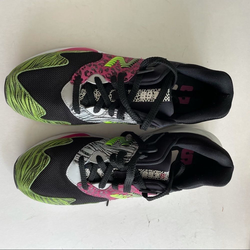 New Balance 997 sport shoe Sz 11 B